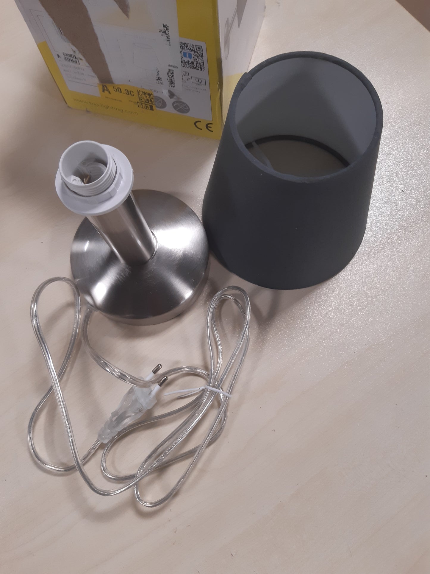 236182 - Llambë tavoline Trio Lighting Mats II 599700142, metal nikeli mat, hije prej pëlhure gri, pa 1 llambë E14, kontroll me prekje