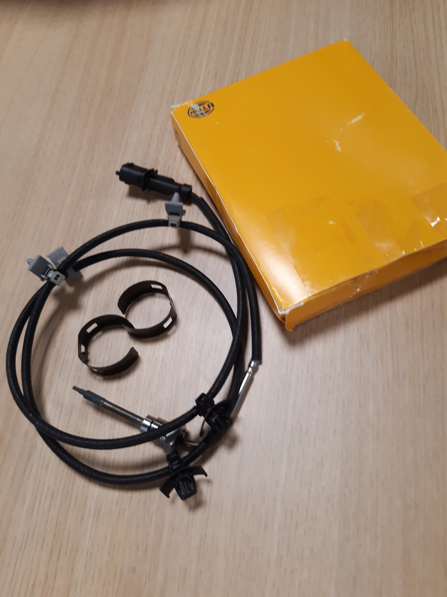 165461 - HELLA - Sensori i Temperaturës së Gazit të Shkarkimit, 6PT 014 494-611, me 2-pin dhe vidë, Kabllo: 1130 mm