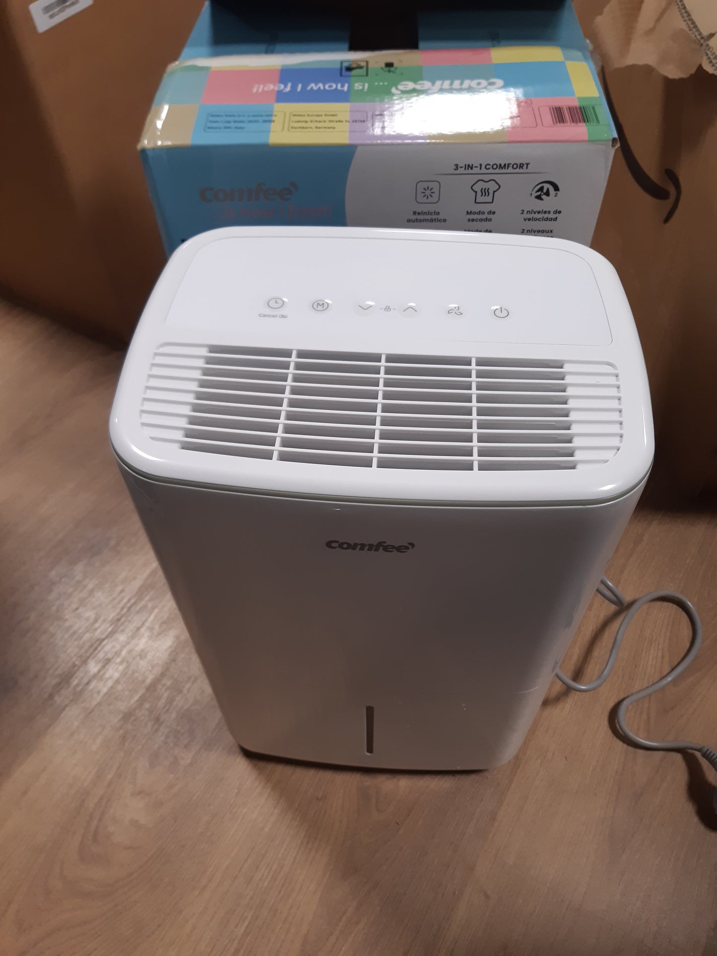 159475 - COMFEE Tharëse Ajri, Kapacitet 12 Litra/ditë, E përshtatshme për dhoma 50 m³ (20 m²), Shkrirje Automatike, Bllokim për Fëmijë, Ulje Zhurme, Ftohës R290, Modeli CDDOE-12DEN7-QA3(BE)