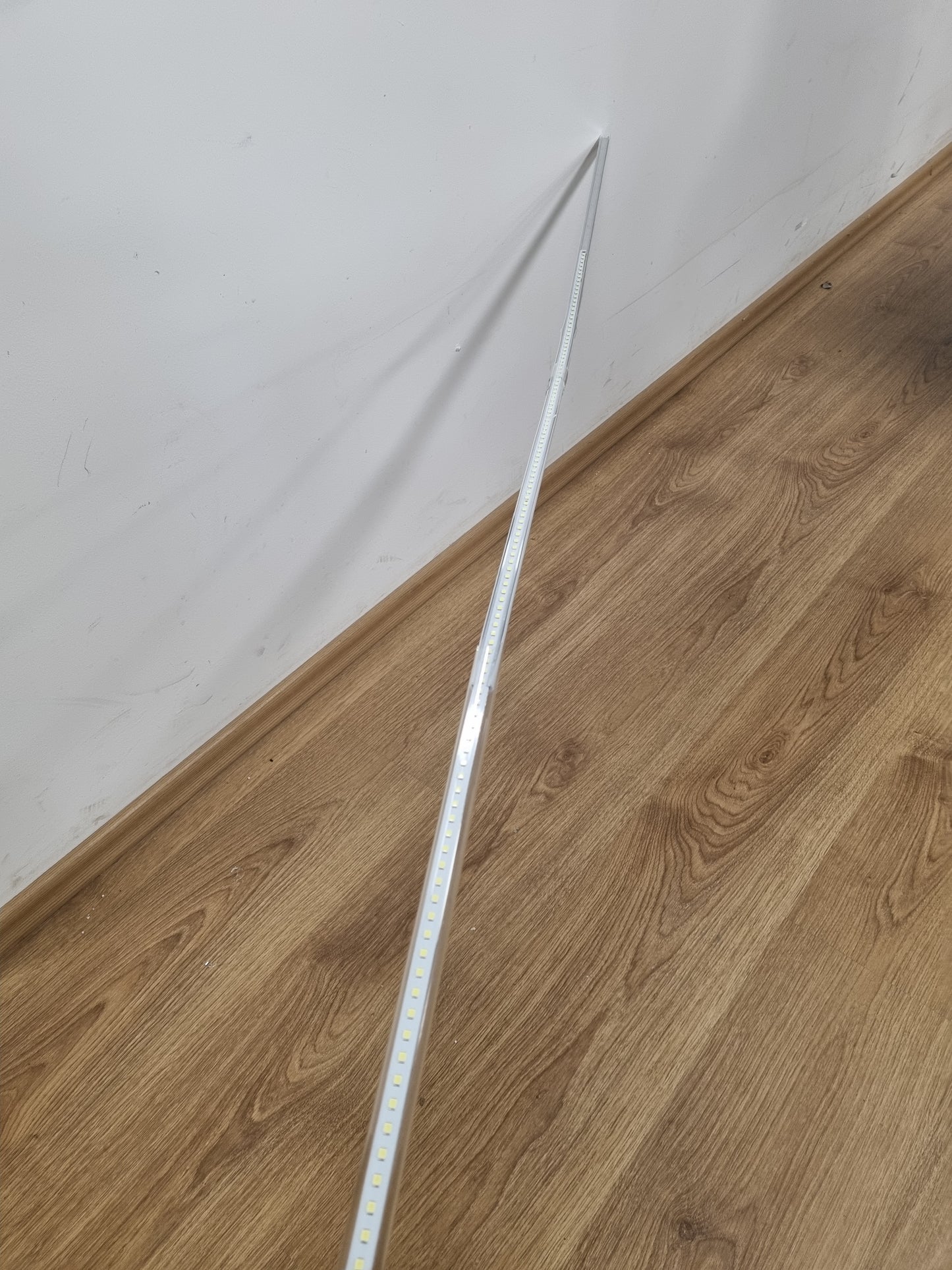 232121 - JUWEL Akuarium LED DAY 9000K, 1047 mm, i përshtatshëm për MultiLux 120 cm