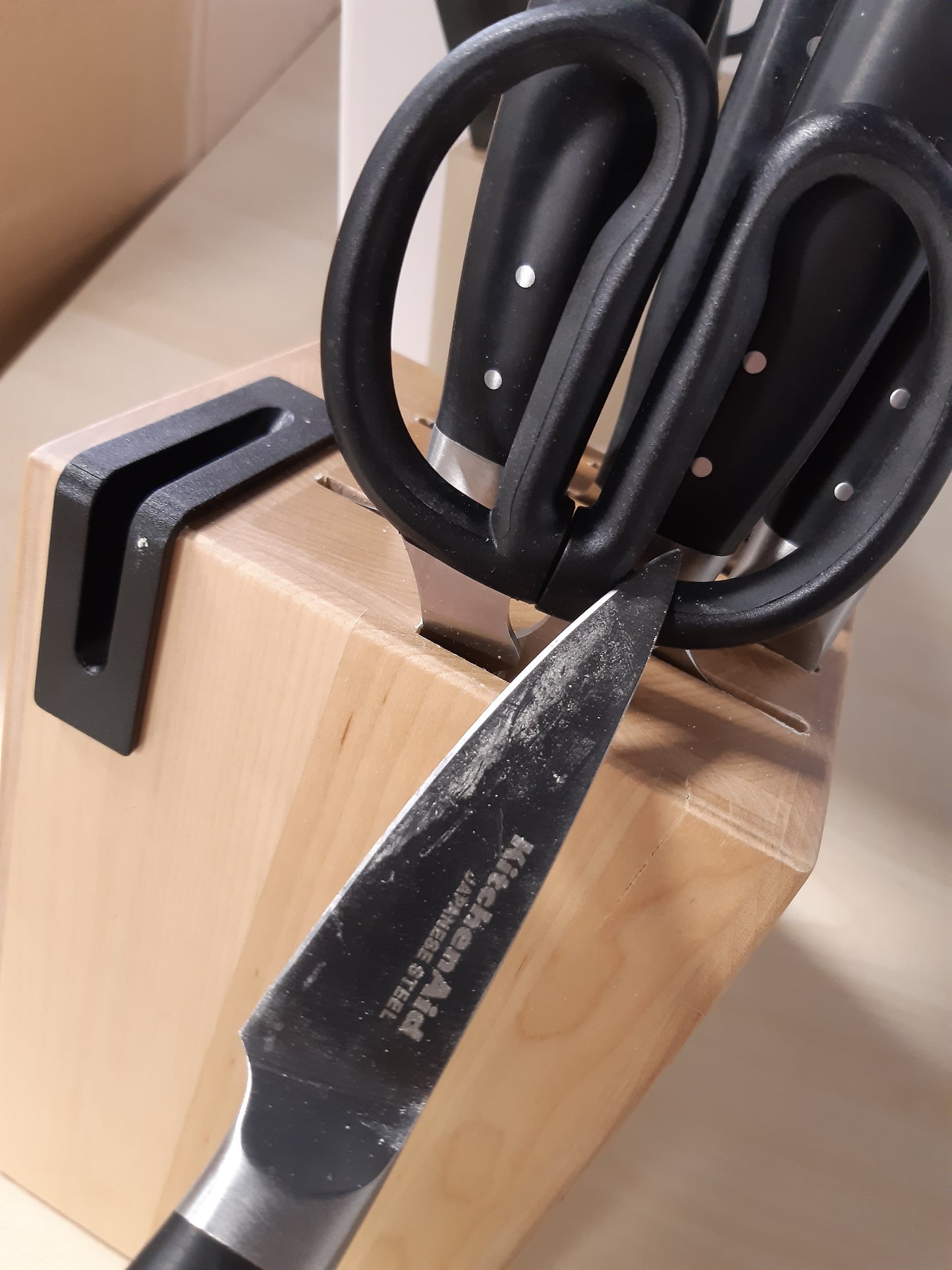 177096 - KITCHENAID - Set i 11 pjesëve të thikave Japoneze, Mbrojtëse çeliku, Bllok druri Birchwood, Gourmet