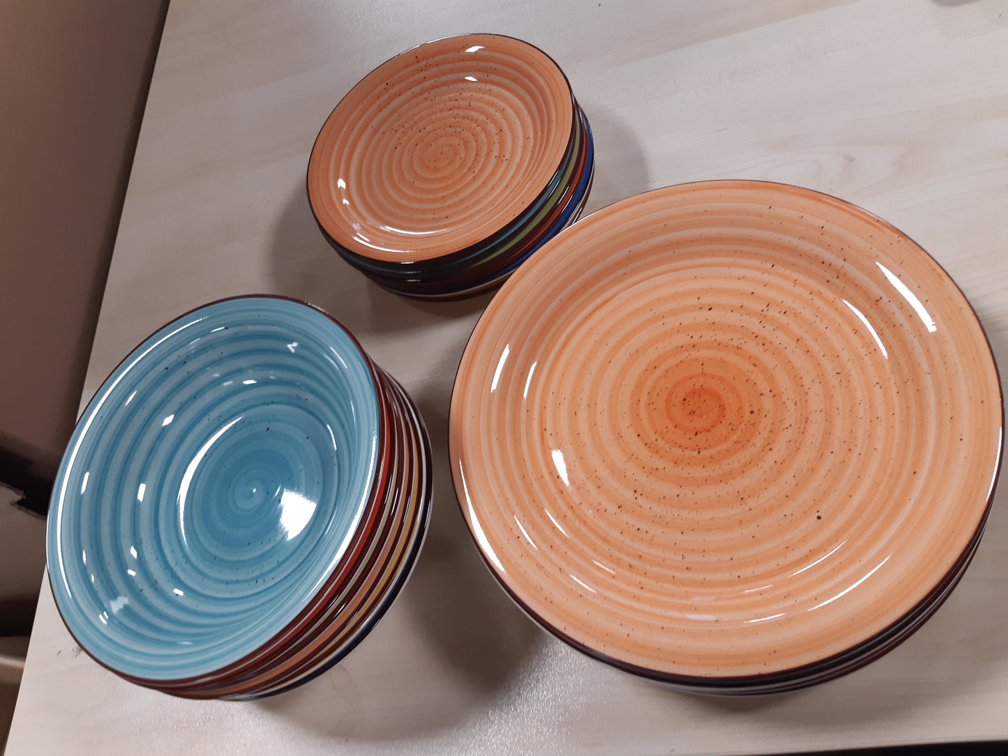 160715 - ART&PEPPER - Set i Enëve Darke për 6 Persona nga Guri i Dekoruar me Dorë, 18 Copë, Shumëngjyrëshe