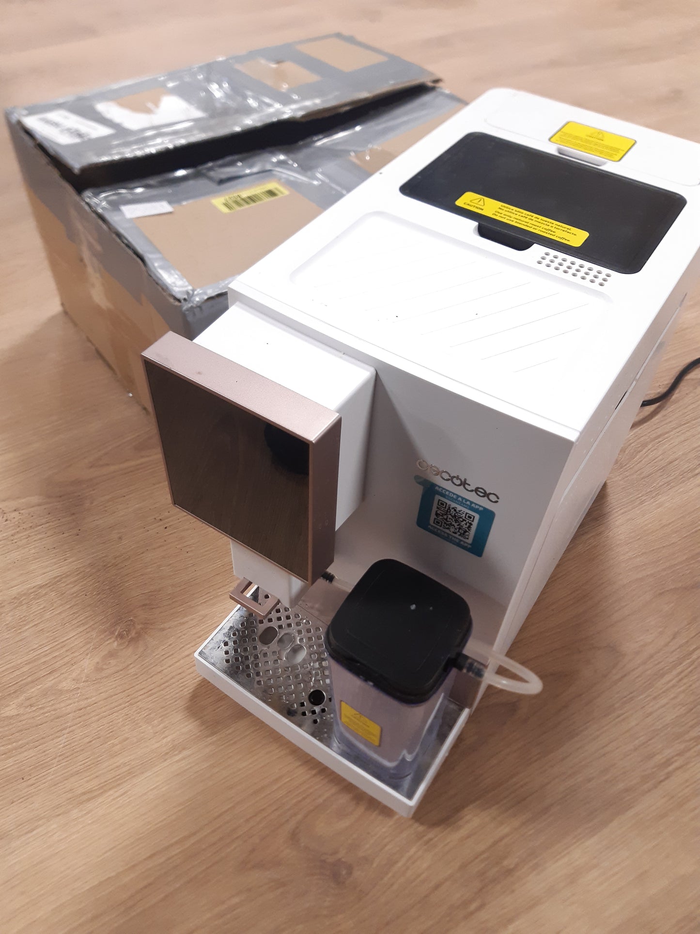 89081 - CECOTEC Makinë Kafeje e Lidhur Super-Automatike, Cremmaet Compactccino, Rozë e Bardhë, 19 Shirita, Ekran TFT, Wi-Fi, Sistem Termobllokimi, Rezervuar Qumështi, Rezervuar Kafeje 150g, 5 Nivele Bluarije